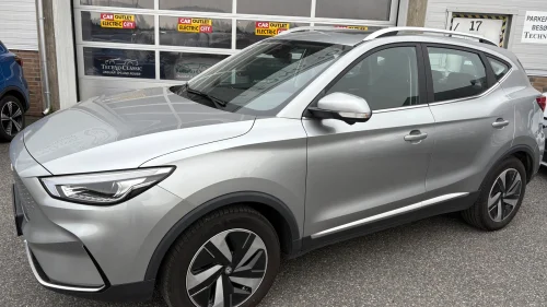 MG ZS EV 70KW 156HK LUXURY KLIMA NAVI SKINN RYGGEKAMERA