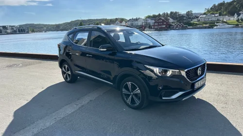 MG ZS EV Luxury, skinn, panoramatak, 8xalu