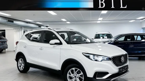 MG ZS EV LUXURY ACC SKINN KJØREASS. PANOTAK APPLE CARPLAY KAMERA