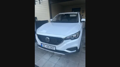 MG ZS EV Luxury R.kamera Keyless CarPlay Panorama Skinn