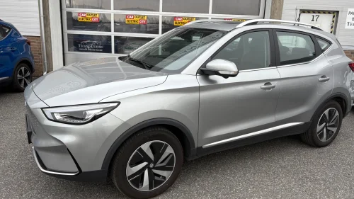 MG ZS EV 70KW 156HK LUXURY KLIMA NAVI SKINN RYGGEKAMERA