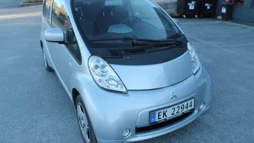 MITSUBISHI i-MIEV