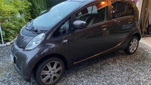 MITSUBISHI i-MIEV Navigasjonssystem og fjernstyrt oppvarming av bilen