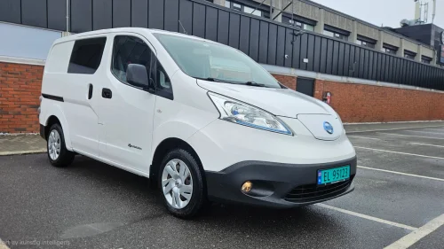 NISSAN e-NV200