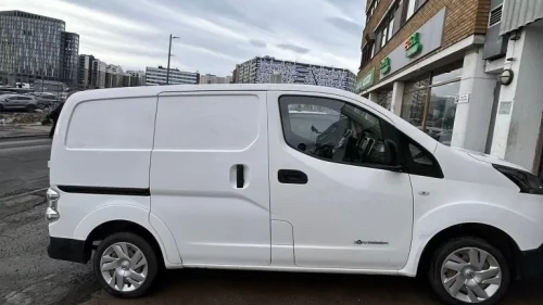 NISSAN E-NV200