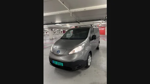 NISSAN E-NV200