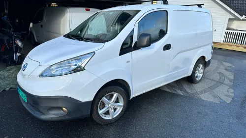 NISSAN E-NV200