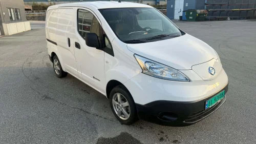 NISSAN E-NV200