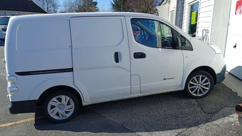 NISSAN E-NV200
