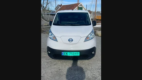 NISSAN e-NV200