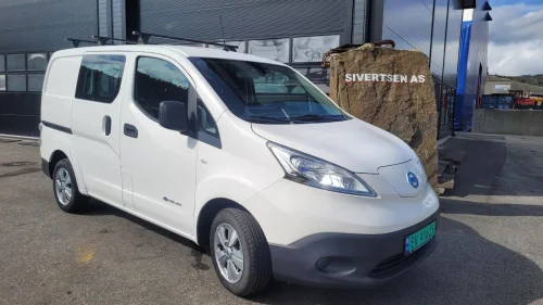 NISSAN e-NV200