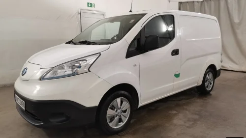 NISSAN e-NV200 40 KWH AUT RULLESTOLHEIS HENGERFESTE KAMERA VARMER NAVI