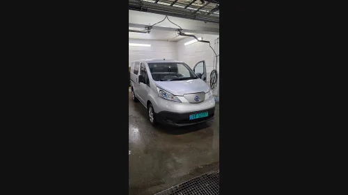NISSAN e-NV200