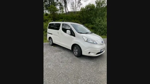 NISSAN e-NV200