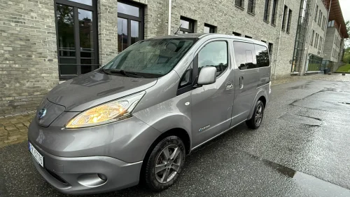 NISSAN e-NV200