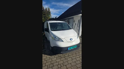 NISSAN E-NV200