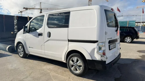 NISSAN e-NV200