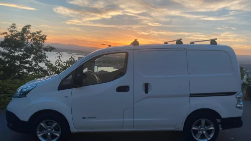 NISSAN E-NV200