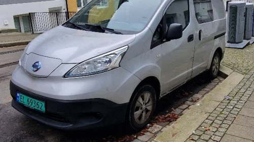 NISSAN e-NV200