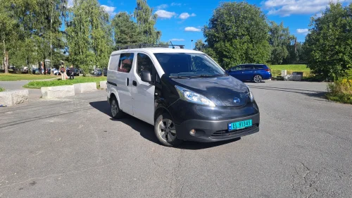 NISSAN e-NV200