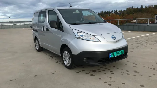NISSAN e-NV200