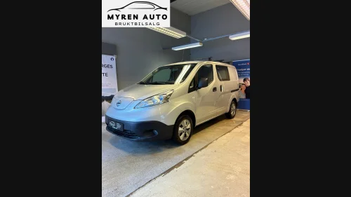 NISSAN e-NV200