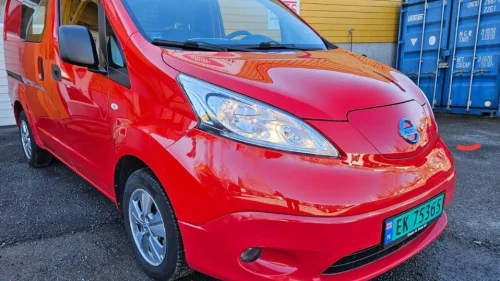 NISSAN e-NV200