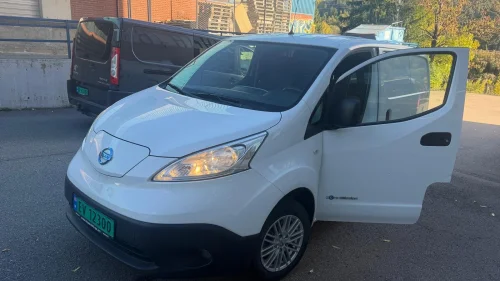 NISSAN e-NV200
