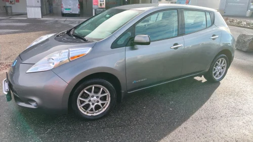 NISSAN LEAF