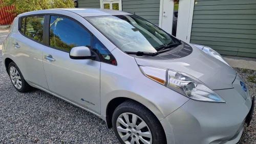 NISSAN LEAF