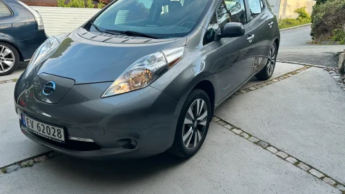 NISSAN Leaf 11/12 streker på batteriet.