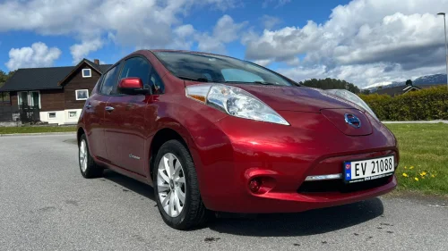 NISSAN LEAF