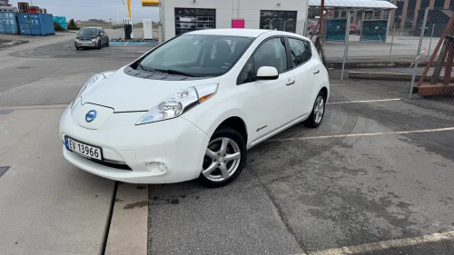 NISSAN LEAF S