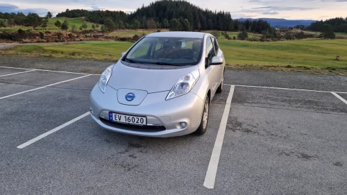 NISSAN LEAF
