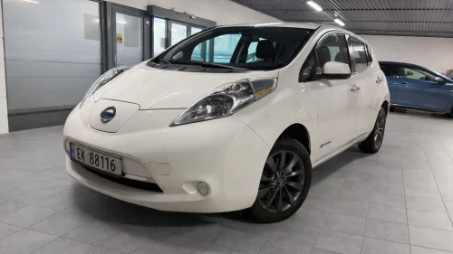 NISSAN Leaf EU 06.2026 // 30 KW // LAV KM // R.KAM // SE PRIS ++
