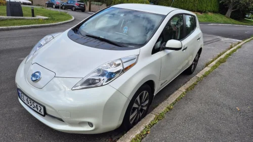 NISSAN LEAF 24Kwh tekna skinnseter 360 kamera BOSE 113000km
