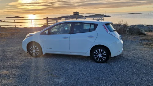 NISSAN LEAF