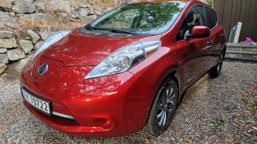 NISSAN LEAF