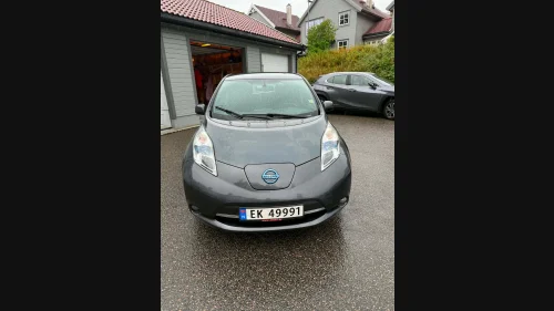 NISSAN LEAF