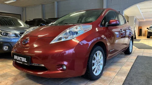 NISSAN LEAF Tekna Lav Km. stand