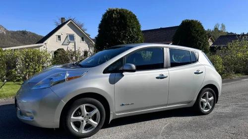 NISSAN LEAF