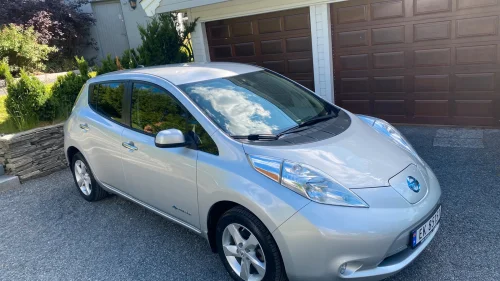 NISSAN LEAF