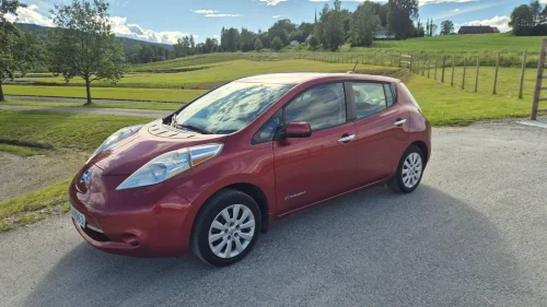 NISSAN LEAF