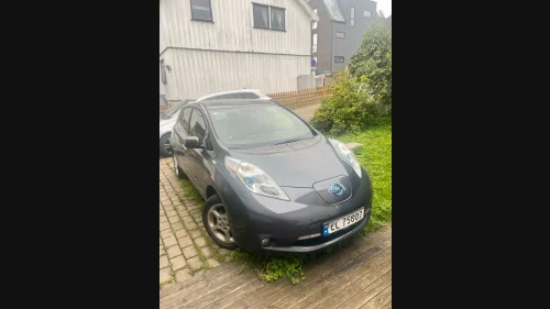 NISSAN LEAF