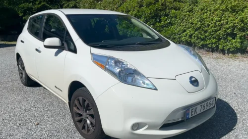 NISSAN lEAF