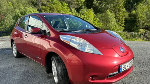 NISSAN LEAF