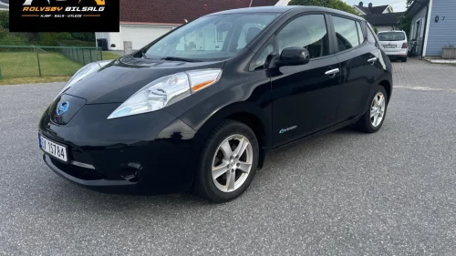 NISSAN LEAF LAV KM // RYGGEKAMERA // S+V DEKK // EU-GODKJENT //