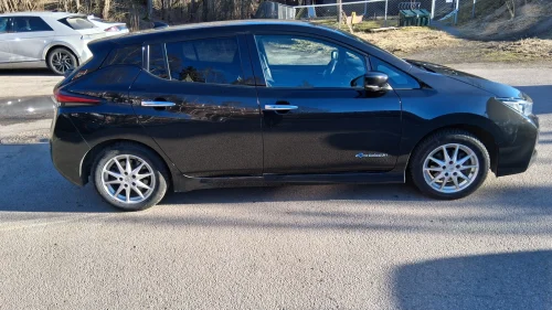 NISSAN LEAF 40kWh N-CONNECTA 40 KWH ACC KEYLESS KAMERA DAB++