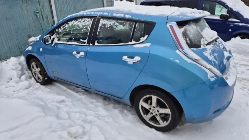 NISSAN LEAF