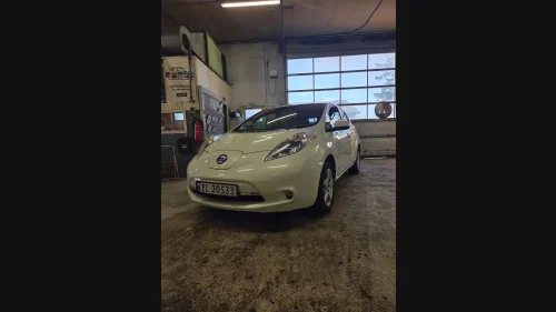 NISSAN LEAF